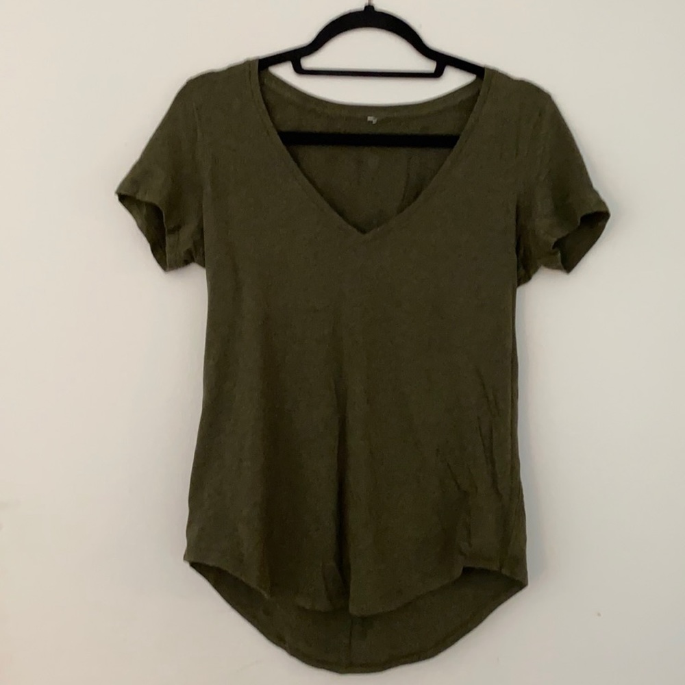 Green Lululemon tshirt